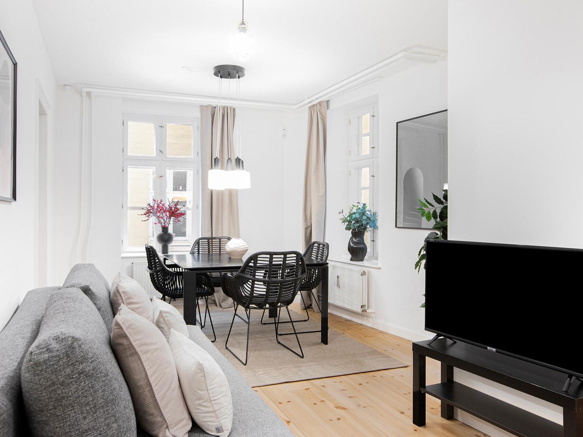 Sanders Downtown Apartment *